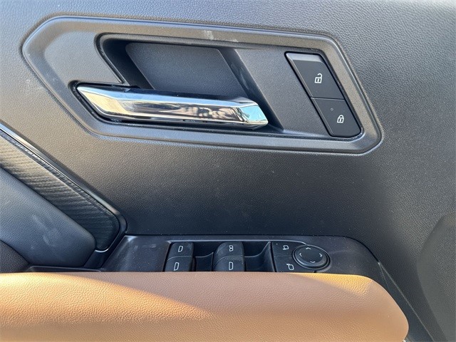 GMC Canyon Vehicle Full-screen Gallery Image 13