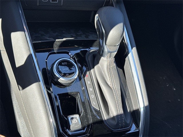 GMC Canyon Vehicle Full-screen Gallery Image 20