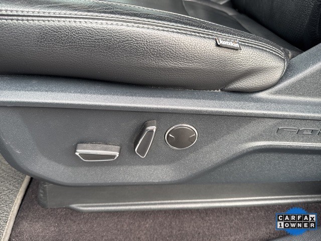 Ford F-150 Vehicle Full-screen Gallery Image 23