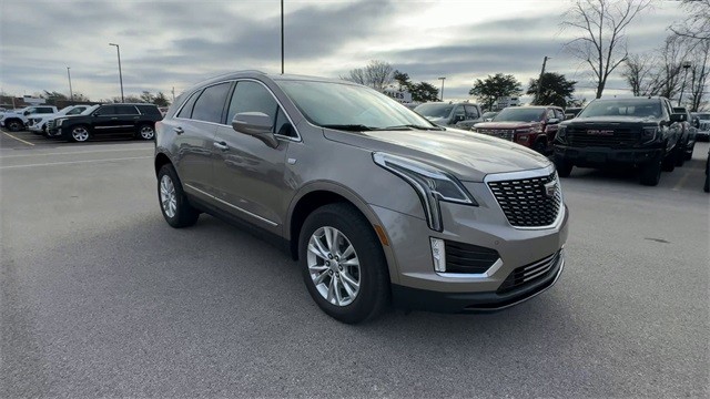 Cadillac XT5 Vehicle Full-screen Gallery Image 02