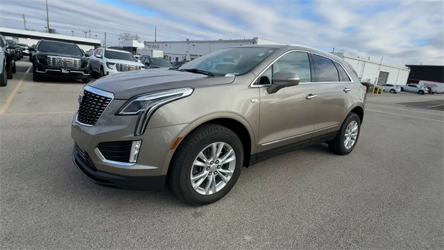 Cadillac XT5 Vehicle Full-screen Gallery Image 04