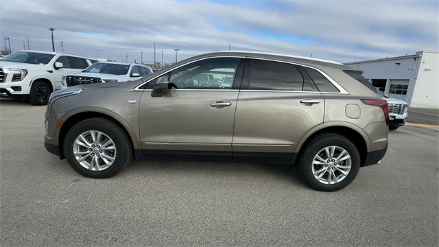 Cadillac XT5 Vehicle Full-screen Gallery Image 05