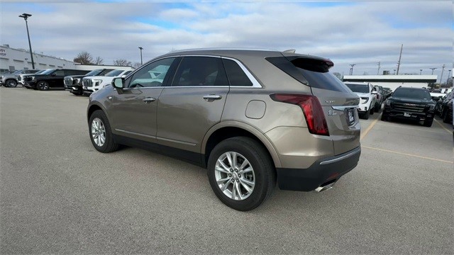 Cadillac XT5 Vehicle Full-screen Gallery Image 06