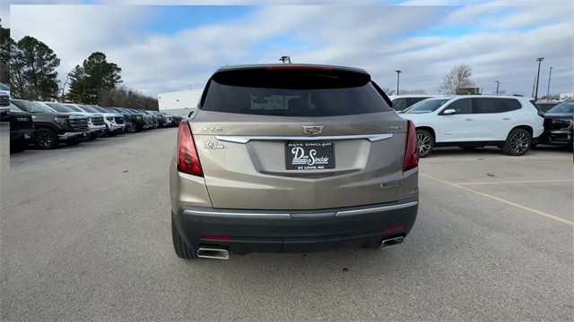 Cadillac XT5 Vehicle Full-screen Gallery Image 07