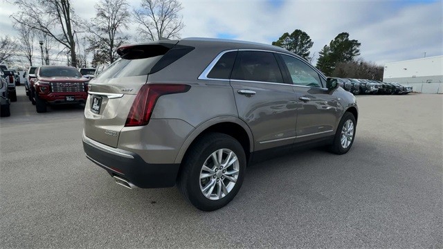 Cadillac XT5 Vehicle Full-screen Gallery Image 08