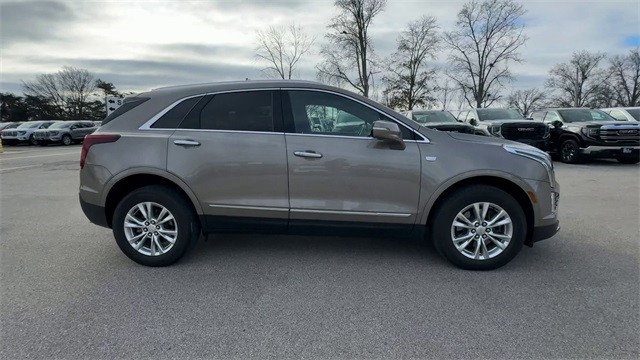 Cadillac XT5 Vehicle Full-screen Gallery Image 09