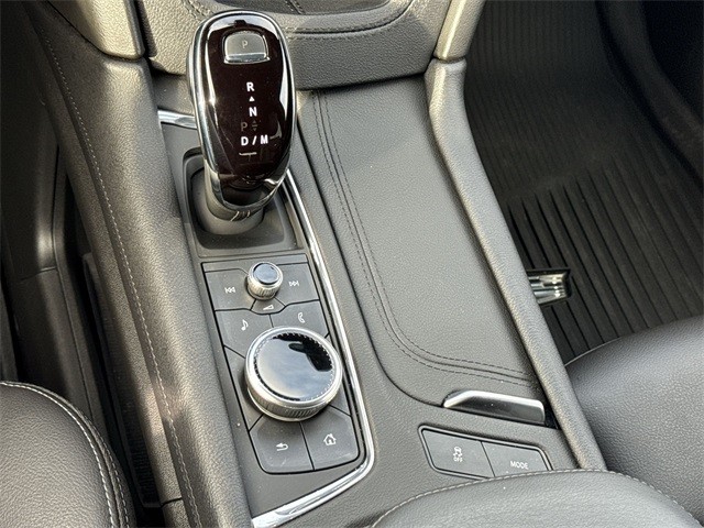 Cadillac XT5 Vehicle Full-screen Gallery Image 15