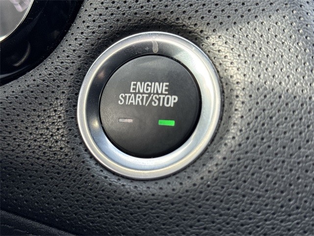 Cadillac XT5 Vehicle Full-screen Gallery Image 16