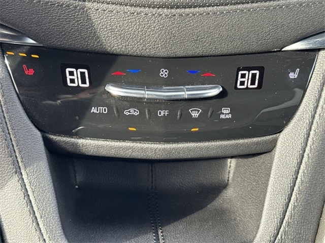 Cadillac XT5 Vehicle Full-screen Gallery Image 17