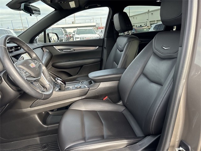 Cadillac XT5 Vehicle Full-screen Gallery Image 18