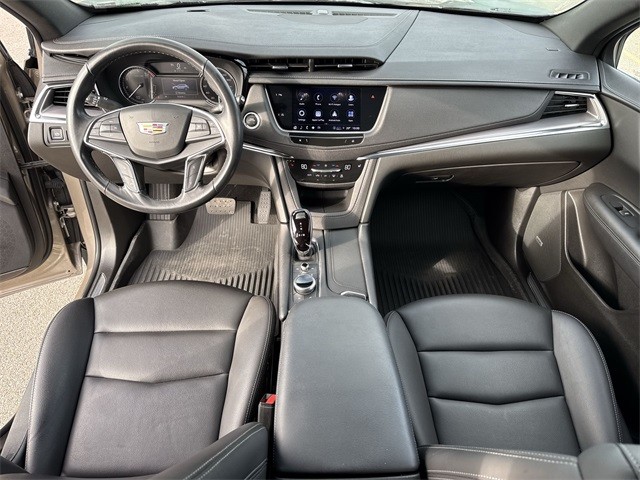 Cadillac XT5 Vehicle Full-screen Gallery Image 19