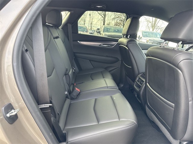 Cadillac XT5 Vehicle Full-screen Gallery Image 26