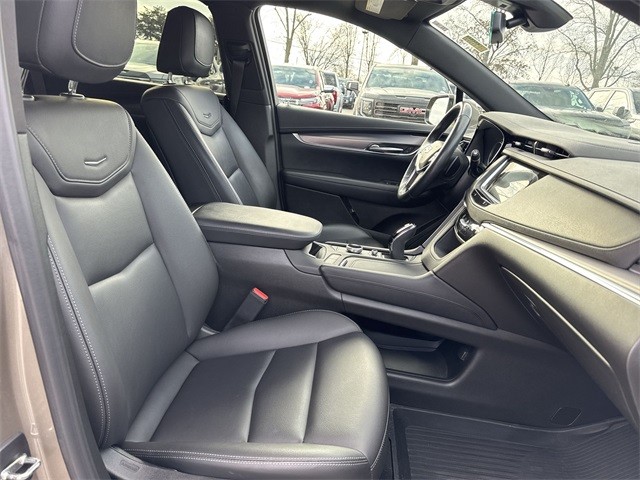 Cadillac XT5 Vehicle Full-screen Gallery Image 27