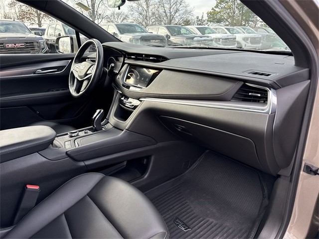 Cadillac XT5 Vehicle Full-screen Gallery Image 28