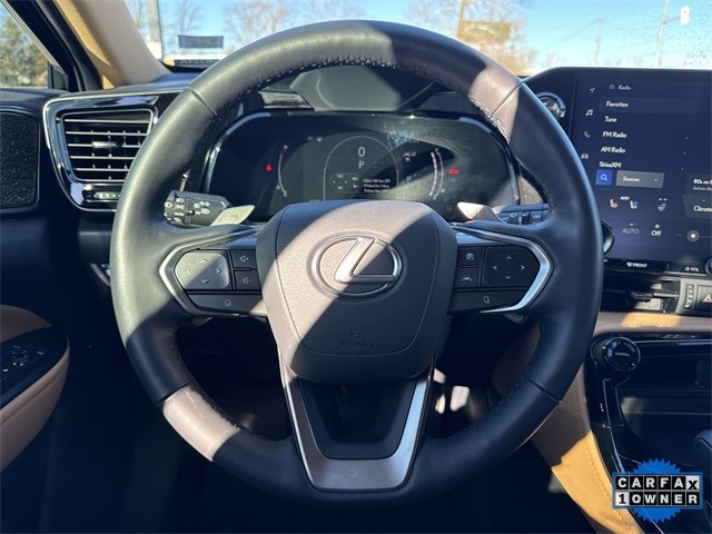 Lexus NX Vehicle Full-screen Gallery Image 14