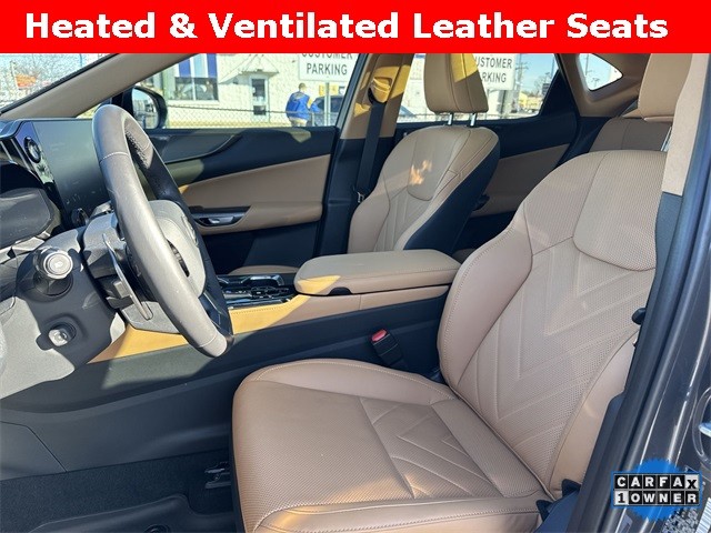 Lexus NX Vehicle Full-screen Gallery Image 23