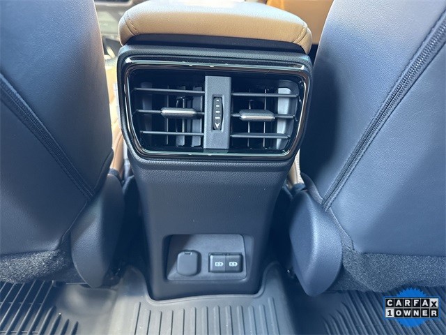 Lexus NX Vehicle Full-screen Gallery Image 25