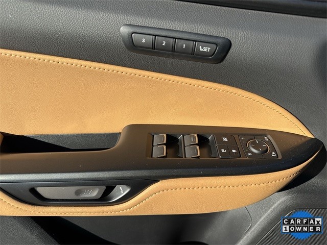 Lexus NX Vehicle Full-screen Gallery Image 27