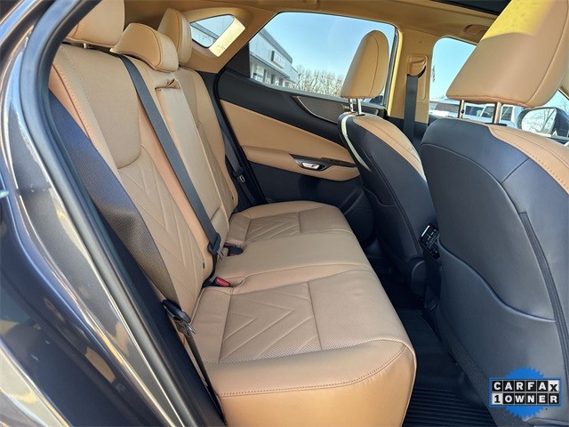 Lexus NX Vehicle Full-screen Gallery Image 31