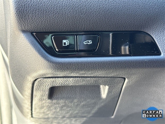 Lexus NX Vehicle Full-screen Gallery Image 39