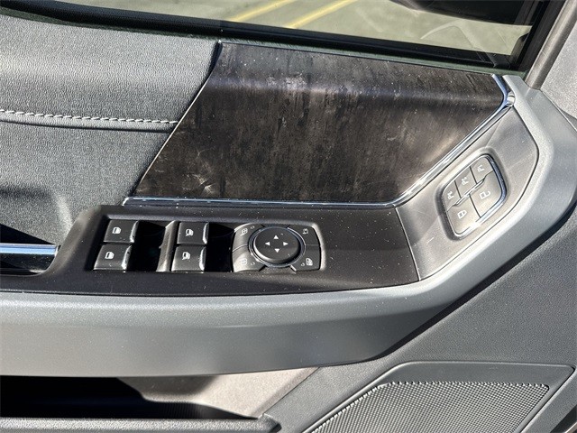 Ford F-150 Vehicle Full-screen Gallery Image 27