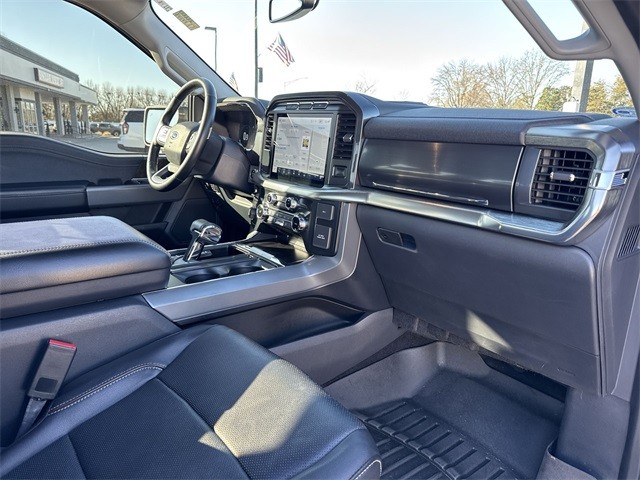 Ford F-150 Vehicle Full-screen Gallery Image 32