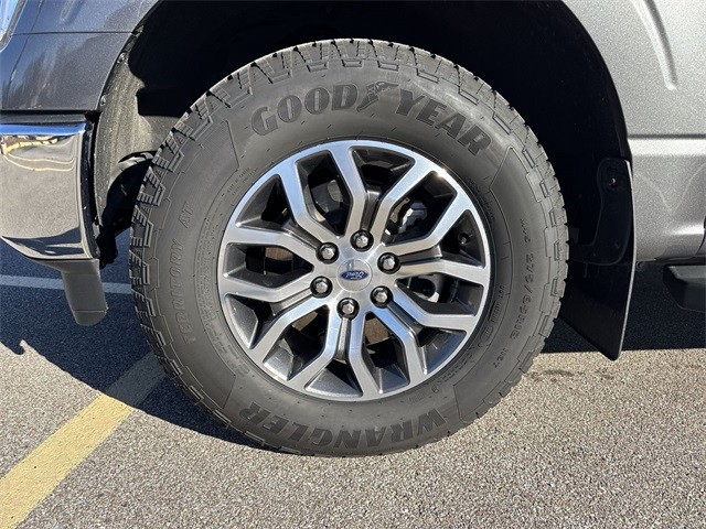 Ford F-150 Vehicle Full-screen Gallery Image 36