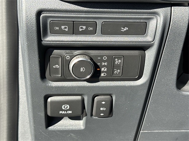 Ford F-150 Vehicle Full-screen Gallery Image 38