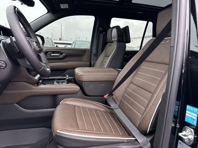 GMC Yukon Vehicle Full-screen Gallery Image 11