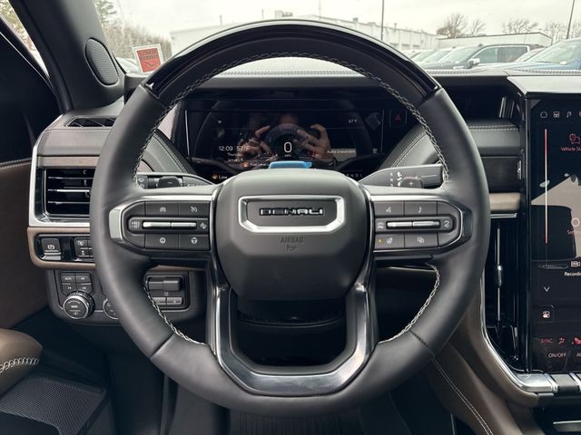 GMC Yukon Vehicle Full-screen Gallery Image 14