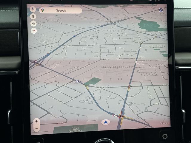 GMC Yukon Vehicle Full-screen Gallery Image 18