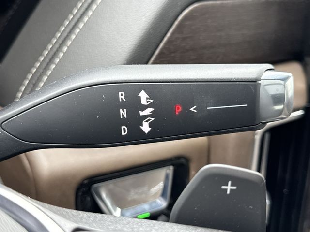 GMC Yukon Vehicle Full-screen Gallery Image 20