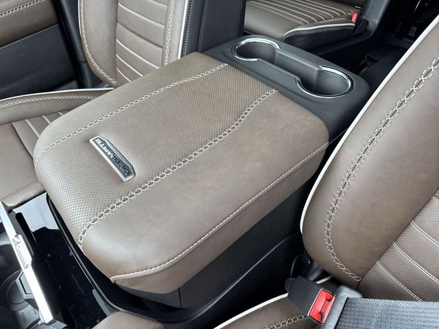 GMC Yukon Vehicle Full-screen Gallery Image 21