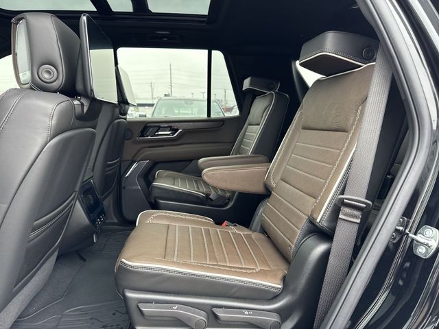 GMC Yukon Vehicle Full-screen Gallery Image 23