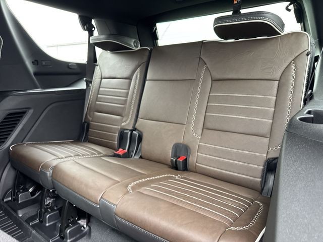 GMC Yukon Vehicle Full-screen Gallery Image 24