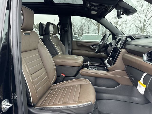 GMC Yukon Vehicle Full-screen Gallery Image 26