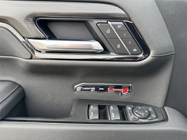 GMC Sierra 1500 Vehicle Full-screen Gallery Image 13