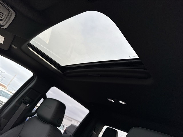 GMC Sierra 1500 Vehicle Full-screen Gallery Image 22