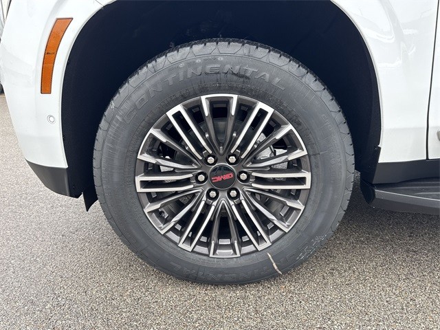 GMC Yukon XL Vehicle Full-screen Gallery Image 10