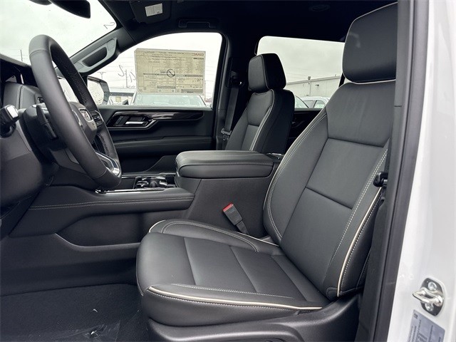 GMC Yukon XL Vehicle Full-screen Gallery Image 11