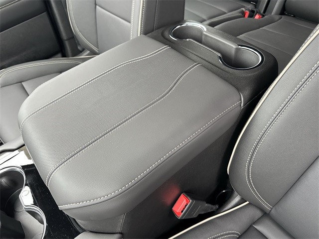 GMC Yukon XL Vehicle Full-screen Gallery Image 21