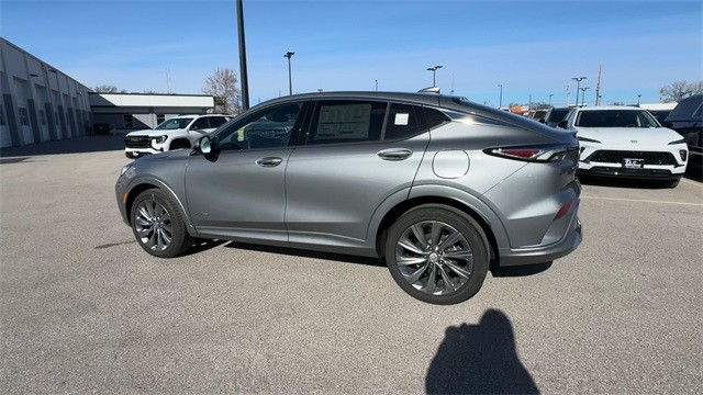 Buick Envista Vehicle Full-screen Gallery Image 06