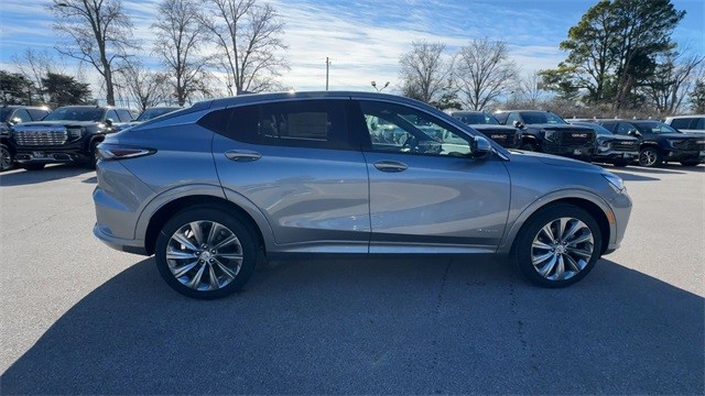 Buick Envista Vehicle Full-screen Gallery Image 09