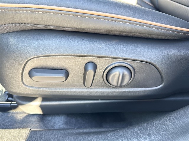 Buick Envista Vehicle Full-screen Gallery Image 12