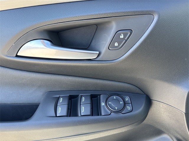 Buick Envista Vehicle Full-screen Gallery Image 13