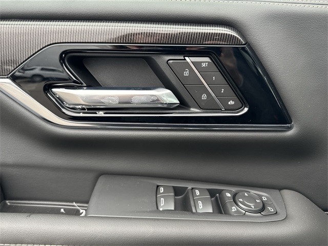 GMC Yukon XL Vehicle Full-screen Gallery Image 13