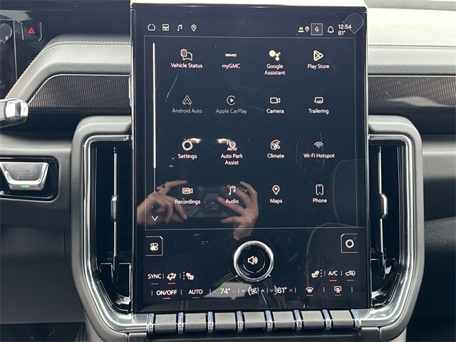 GMC Yukon XL Vehicle Full-screen Gallery Image 16