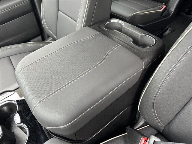 GMC Yukon XL Vehicle Full-screen Gallery Image 21