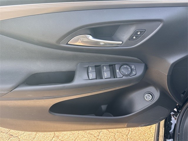 Buick Envista Vehicle Full-screen Gallery Image 13