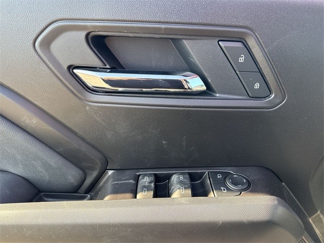 GMC Canyon Vehicle Full-screen Gallery Image 13